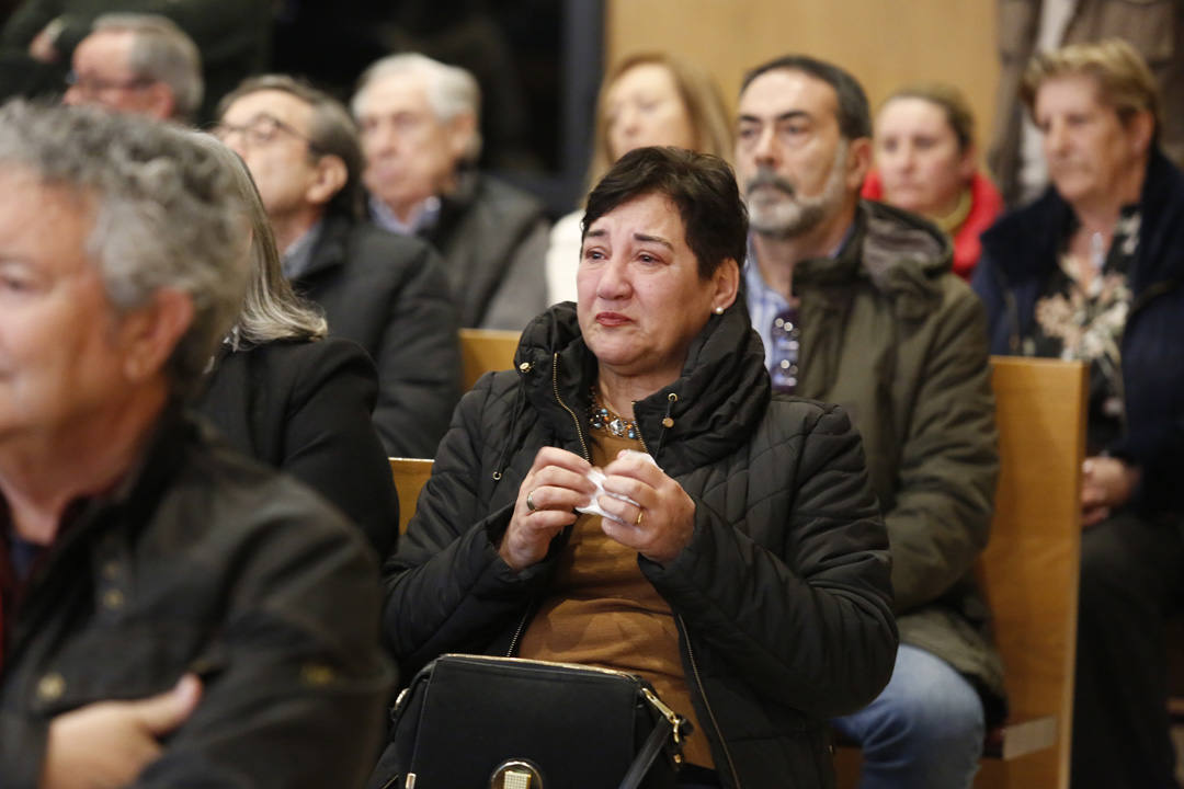 El autor de 'Pescadores', que falleció el pasado 4 de febrero, fue despedido por familiares y amigos al ritmo del tema que él mismo creó.