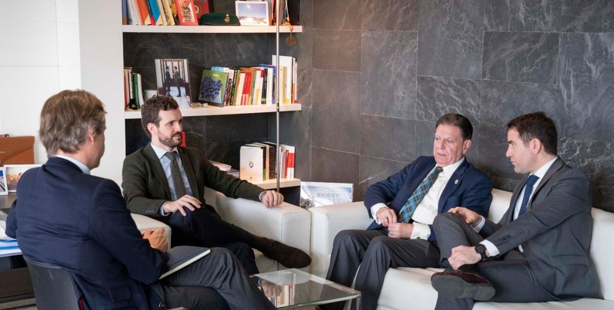 Pablo Casado, Alfredo Canteli y Teodoro García Egea, ayer, durante la reunión celebrada en Madrid. 