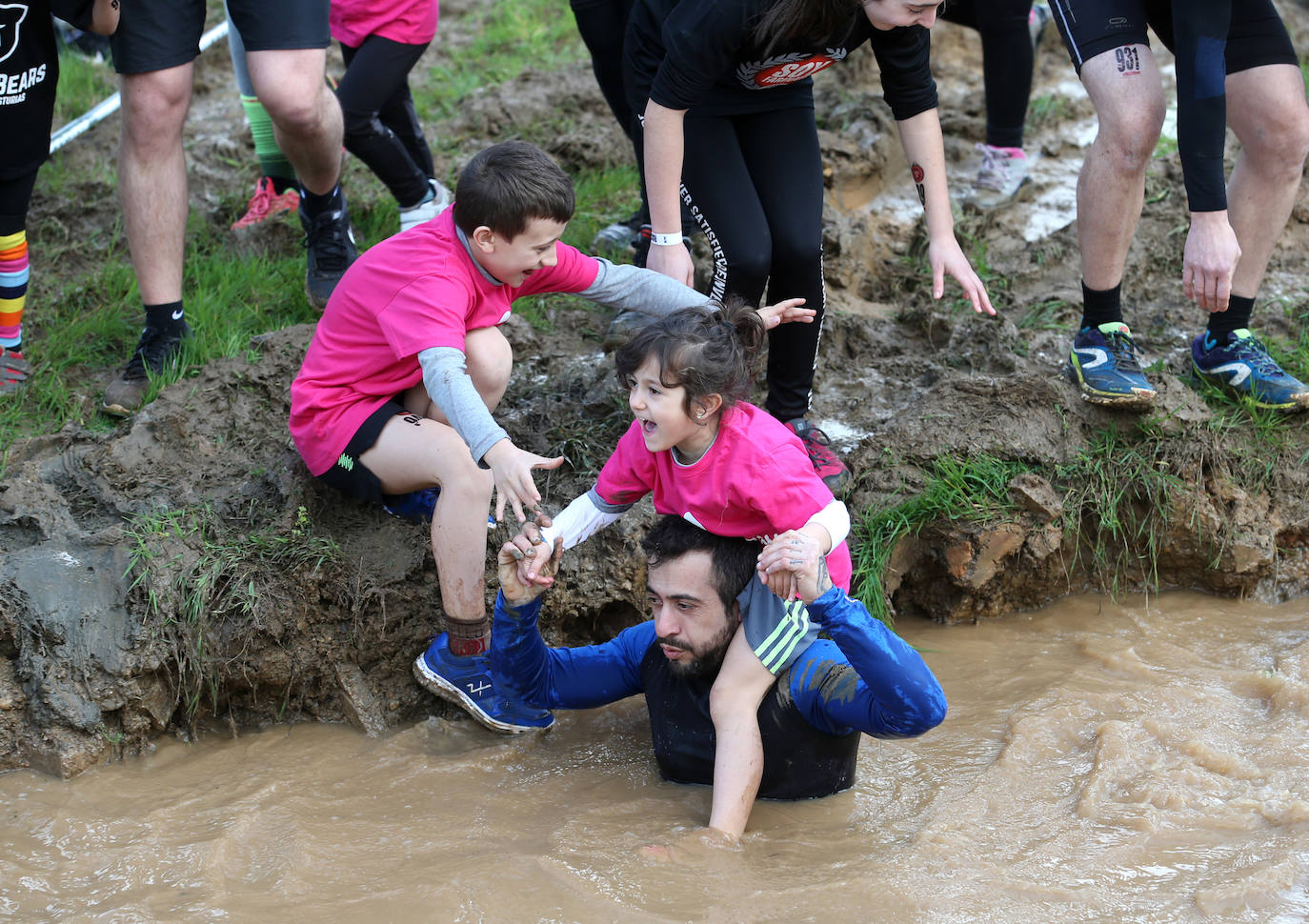 La carrera de Jóvenes Farinatos, reservada para corredores de 13 a 17 años y que cubrieron una distancia de tres kilómetros, dieron protagonismo a las familias. La prueba reina será este domingo.