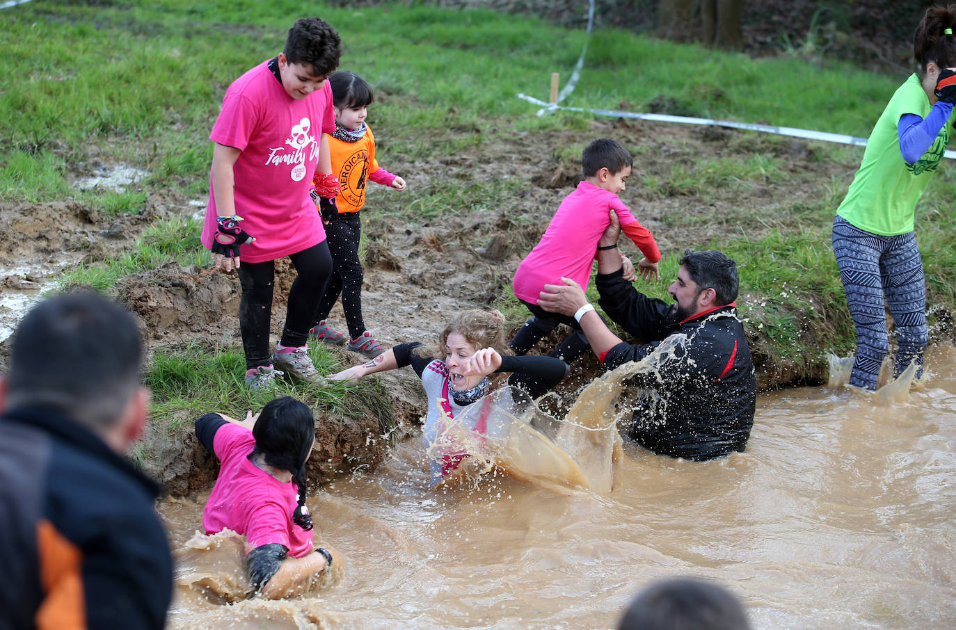 La carrera de Jóvenes Farinatos, reservada para corredores de 13 a 17 años y que cubrieron una distancia de tres kilómetros, dieron protagonismo a las familias. La prueba reina será este domingo.