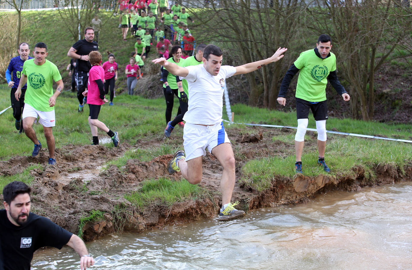 La carrera de Jóvenes Farinatos, reservada para corredores de 13 a 17 años y que cubrieron una distancia de tres kilómetros, dieron protagonismo a las familias. La prueba reina será este domingo.