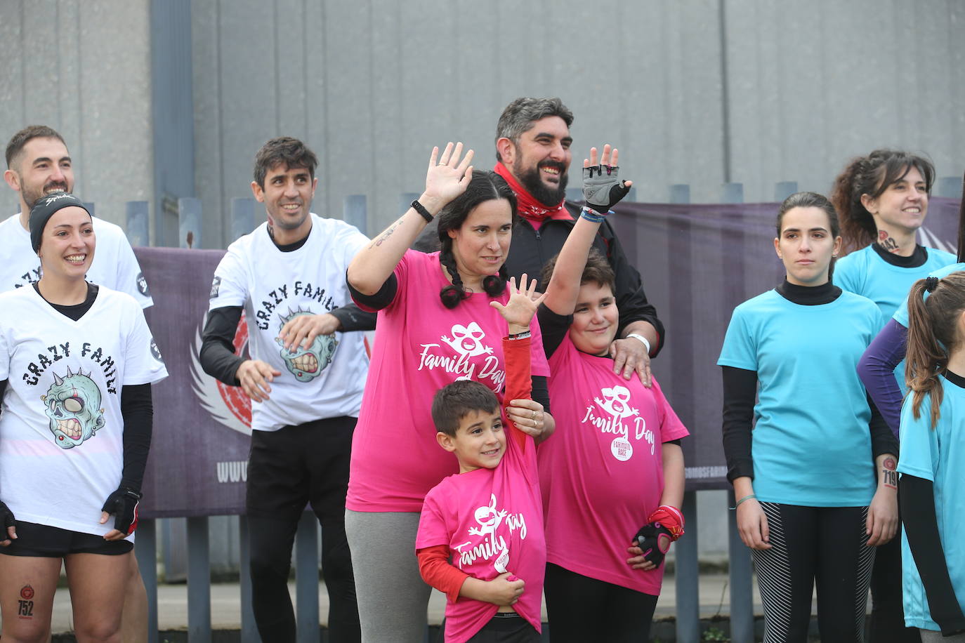 La carrera de Jóvenes Farinatos, reservada para corredores de 13 a 17 años y que cubrieron una distancia de tres kilómetros, dieron protagonismo a las familias. La prueba reina será este domingo.