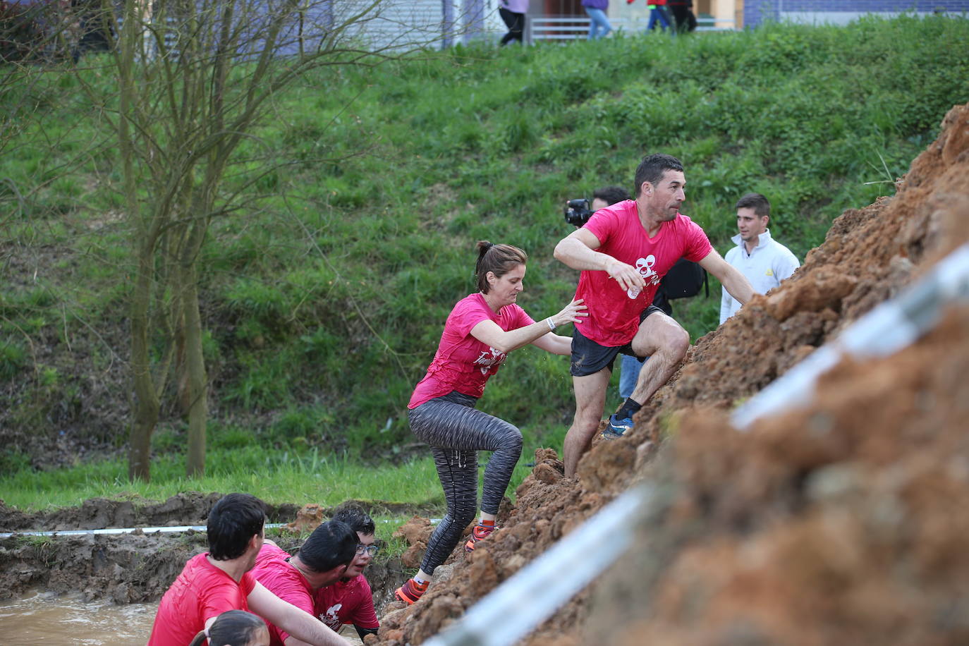 La carrera de Jóvenes Farinatos, reservada para corredores de 13 a 17 años y que cubrieron una distancia de tres kilómetros, dieron protagonismo a las familias. La prueba reina será este domingo.