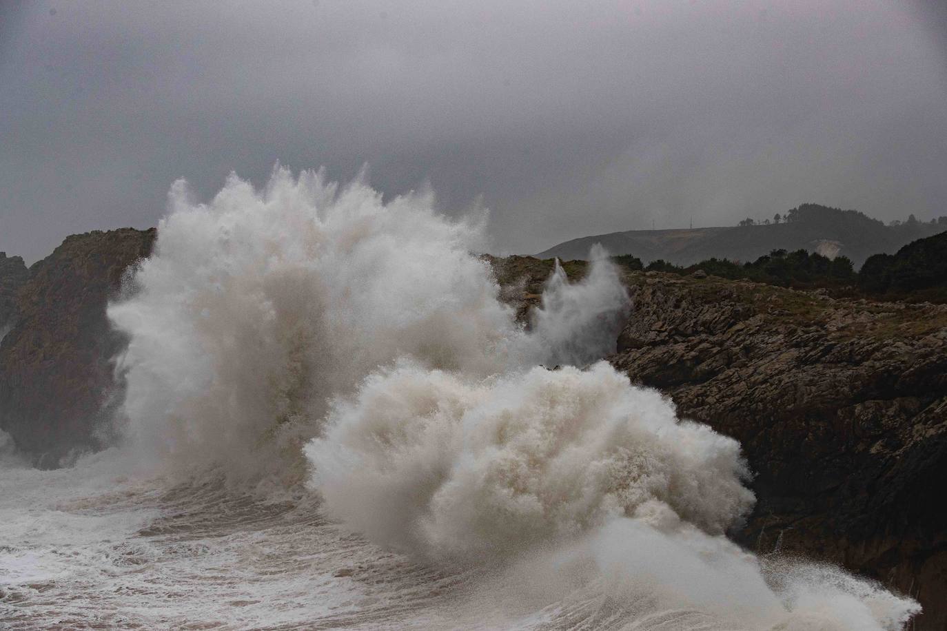 Fotos: Las imágenes que deja el fuerte oleaje en Asturias