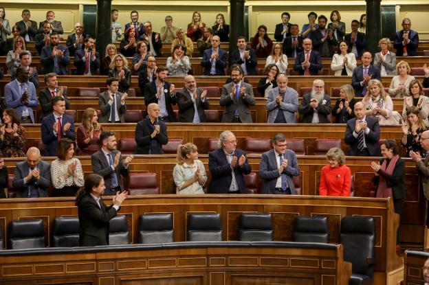 María Luisa Carcedo recibió la ovación de buena parte de los diputados ayer en el Congreso. 