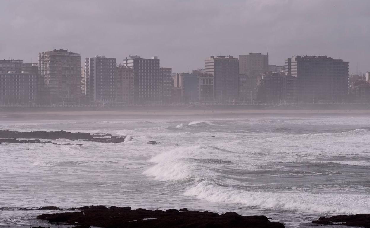 El fuerte oleaje deja paso a un fin de semana primaveral