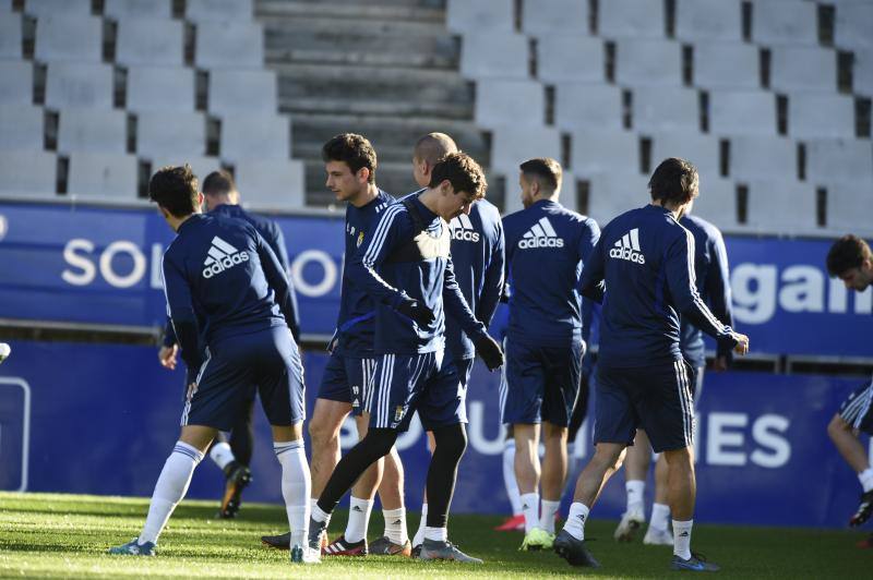 Los jugadores del Real Oviedo han preparado este jueves el encuentro del próximo sábado ante el Alcorcón en el estadio Carlos Tartiere. 