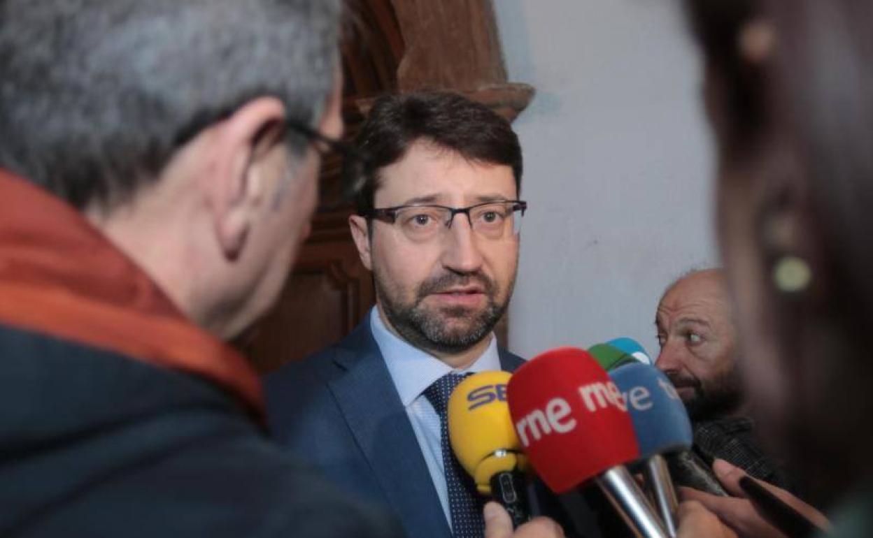 Consejero de Industria del Principado. 