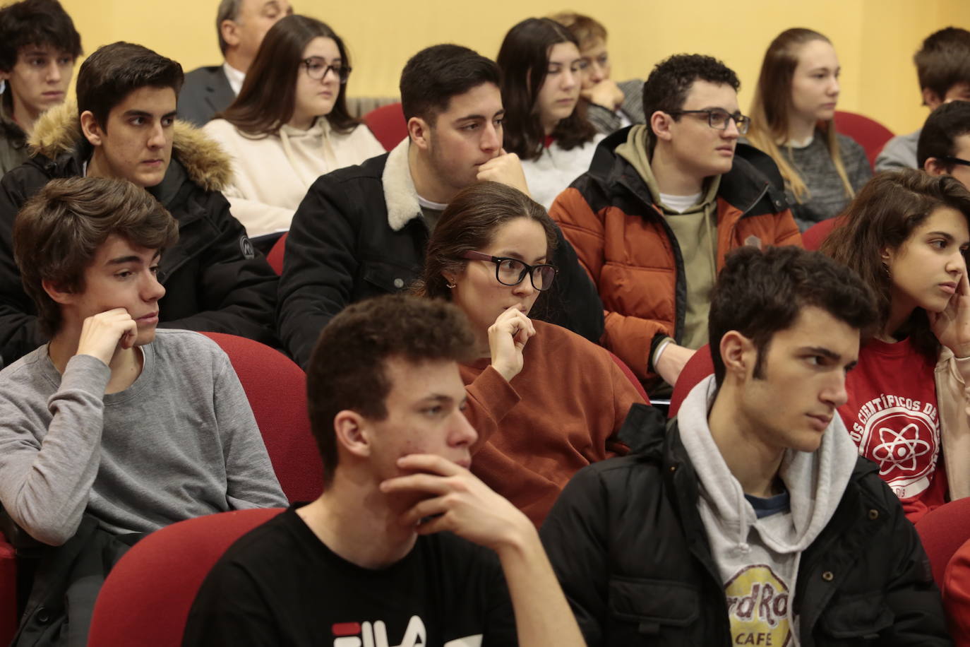 La alcaldesa de Gijón, Ana González, ha acudido a la inauguración de las Jornadas por el Día Internacional de la Mujer y la Niña en la Ciencia, que se celebran en la Escuela Politécnica de Ingenieros. 