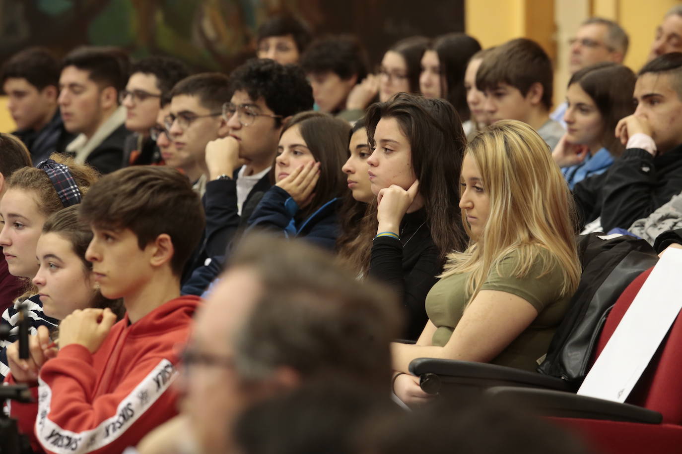 La alcaldesa de Gijón, Ana González, ha acudido a la inauguración de las Jornadas por el Día Internacional de la Mujer y la Niña en la Ciencia, que se celebran en la Escuela Politécnica de Ingenieros. 