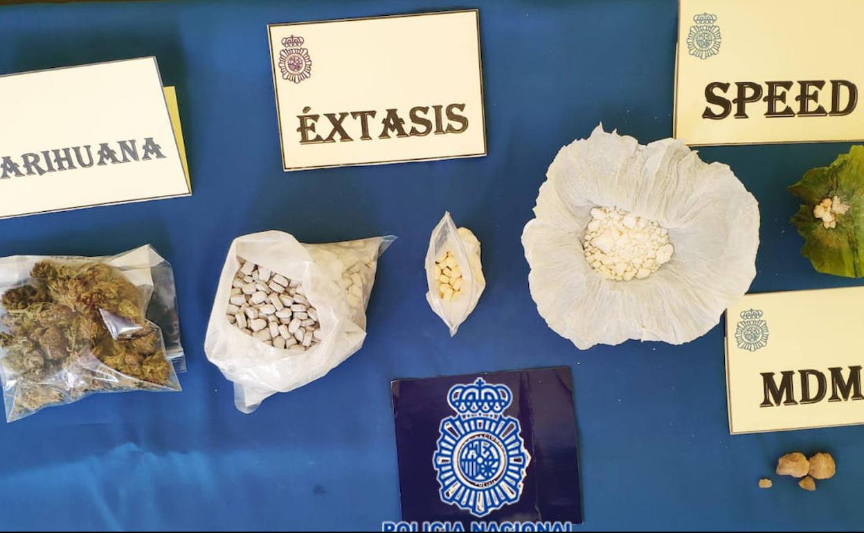 Droga incautada al detenido. 