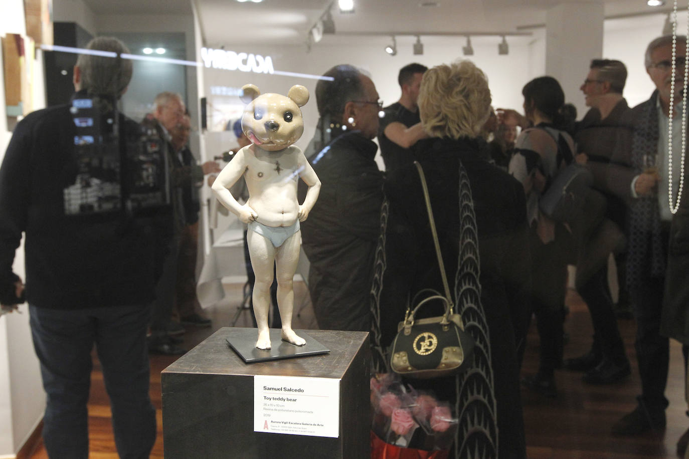 La galerista inaugura la exposición con la que celebra su aniversario