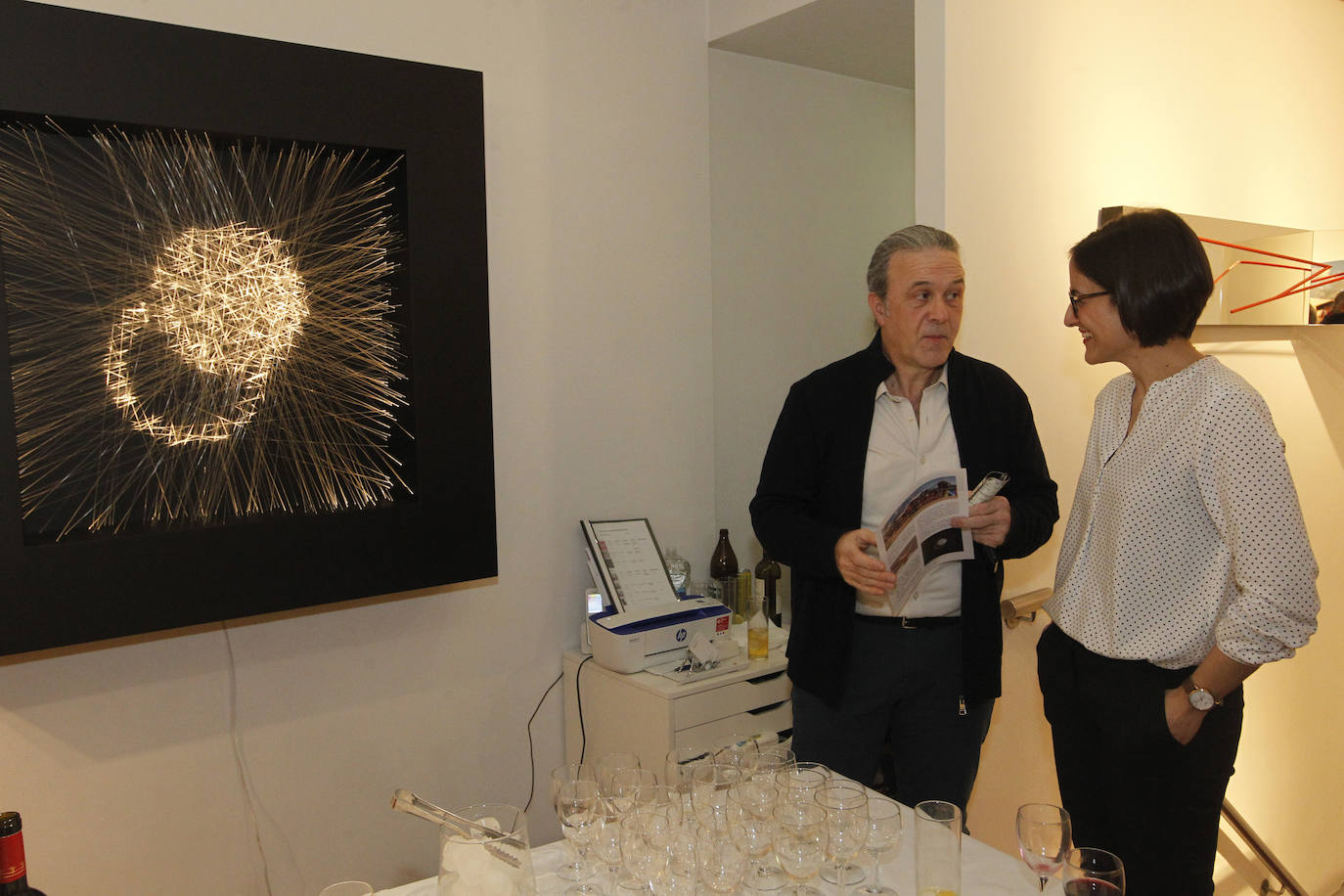 La galerista inaugura la exposición con la que celebra su aniversario