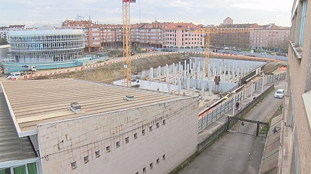 Obras del pozo de tormentas, junto al Centro de Formación Profesional del Mar y la sede de la EMA. 