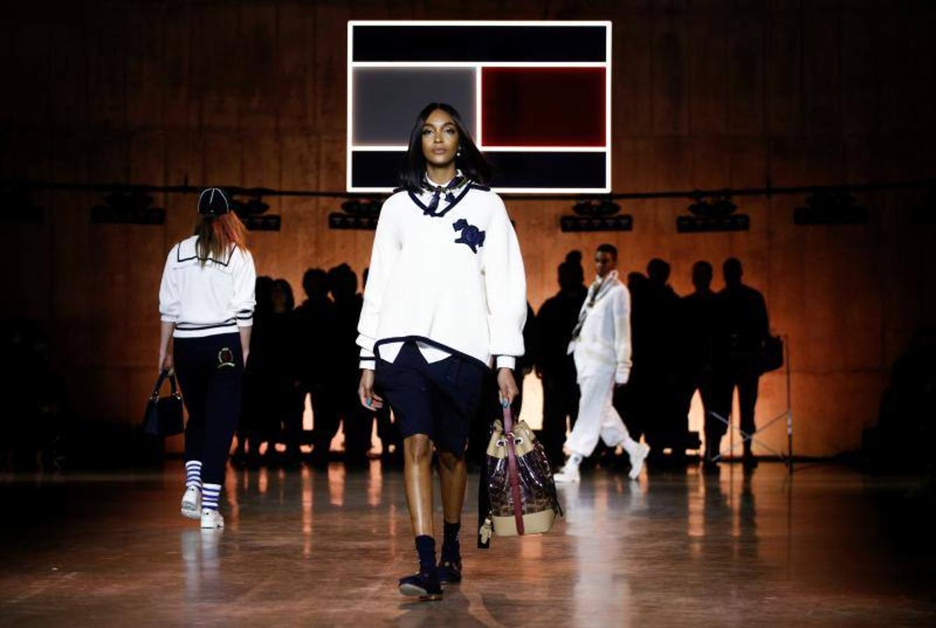 Fotos: Diversidad y moda sostenible en el desfile de Tommy Hilfiger