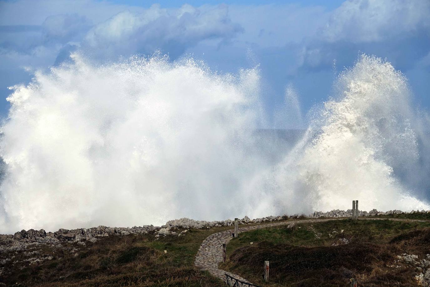 Fotos: Las imágenes que deja el fuerte oleaje en el litoral asturiano
