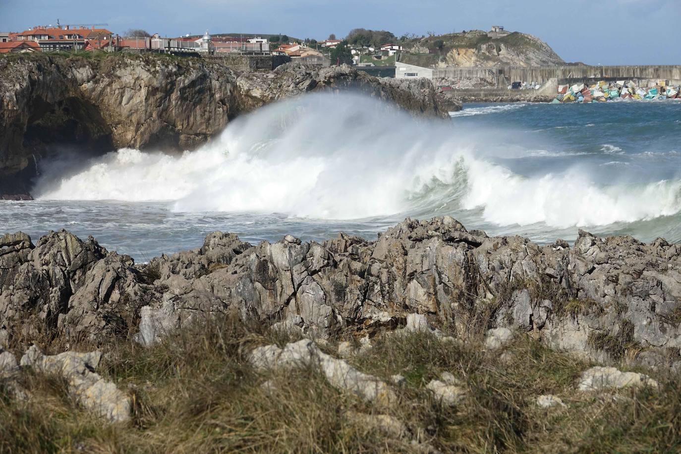 Fotos: Las imágenes que deja el fuerte oleaje en el litoral asturiano