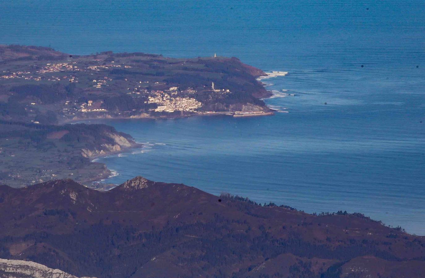 La travesía en globo sobre los Picos de Europa dejó este miércoles unas imágenes espectaculares. Una decena de participantes, procedentes de distintos puntos de España, participaron en esta prueba que se volvía a celebrar después de treinta años.