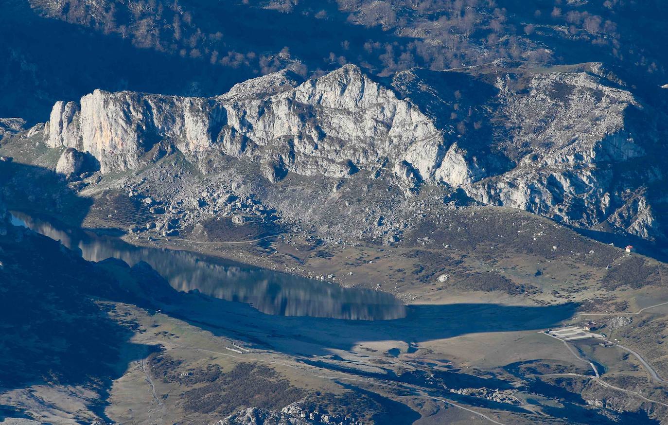 La travesía en globo sobre los Picos de Europa dejó este miércoles unas imágenes espectaculares. Una decena de participantes, procedentes de distintos puntos de España, participaron en esta prueba que se volvía a celebrar después de treinta años.