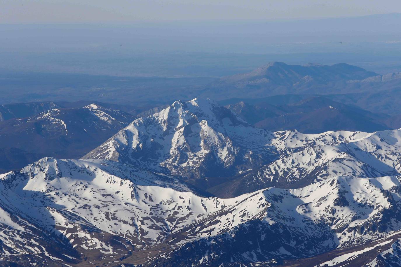 La travesía en globo sobre los Picos de Europa dejó este miércoles unas imágenes espectaculares. Una decena de participantes, procedentes de distintos puntos de España, participaron en esta prueba que se volvía a celebrar después de treinta años.