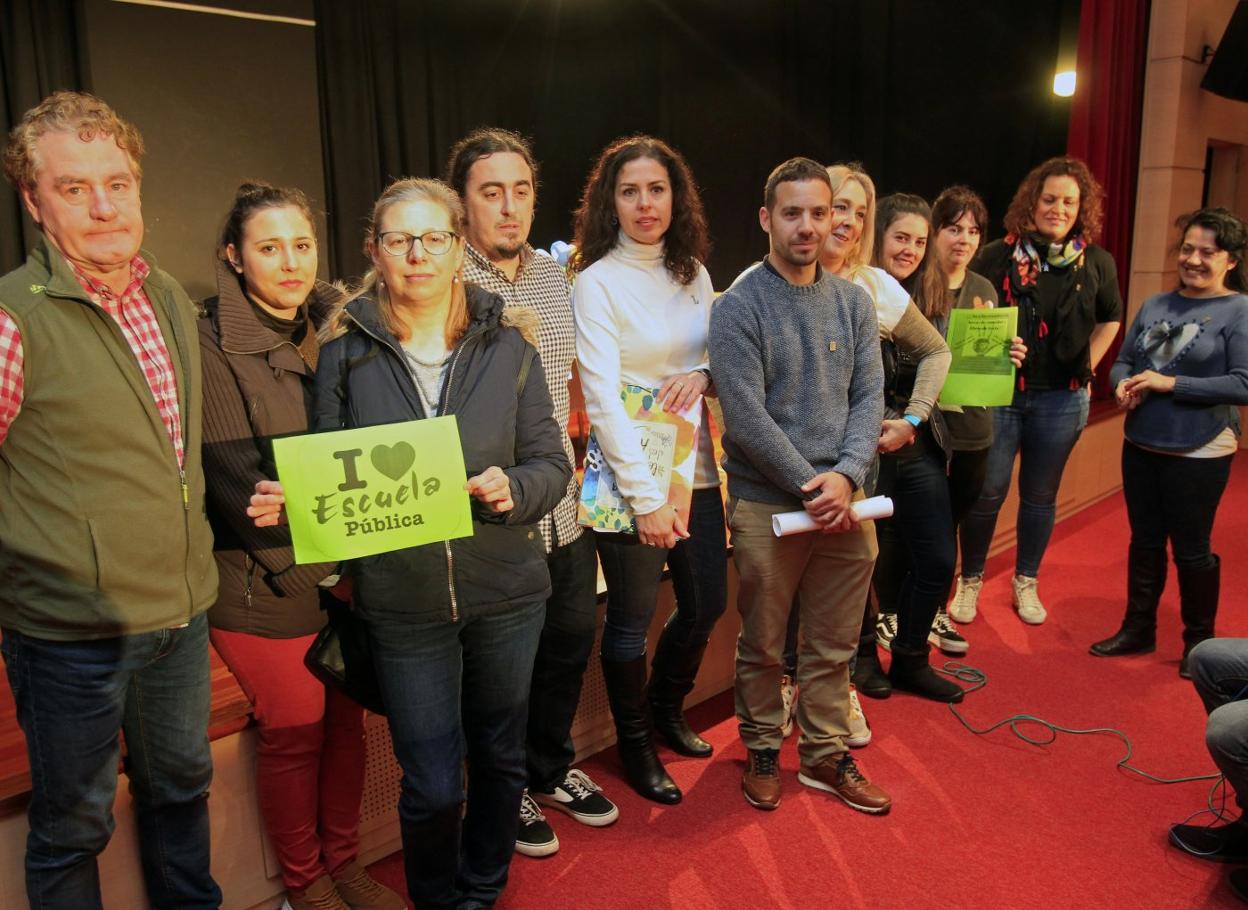 Las Ampas, ayer, durante la rueda de prensa en el biblioteca de El Fontán. 