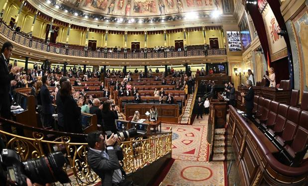 Minuto de silencio guardado hoy en el Congreso por el fallecimiento de Fernando Morán