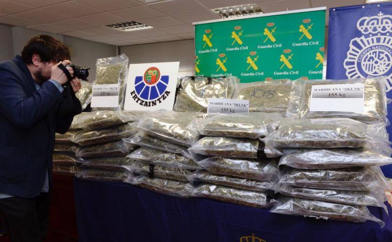 El material incautado. 