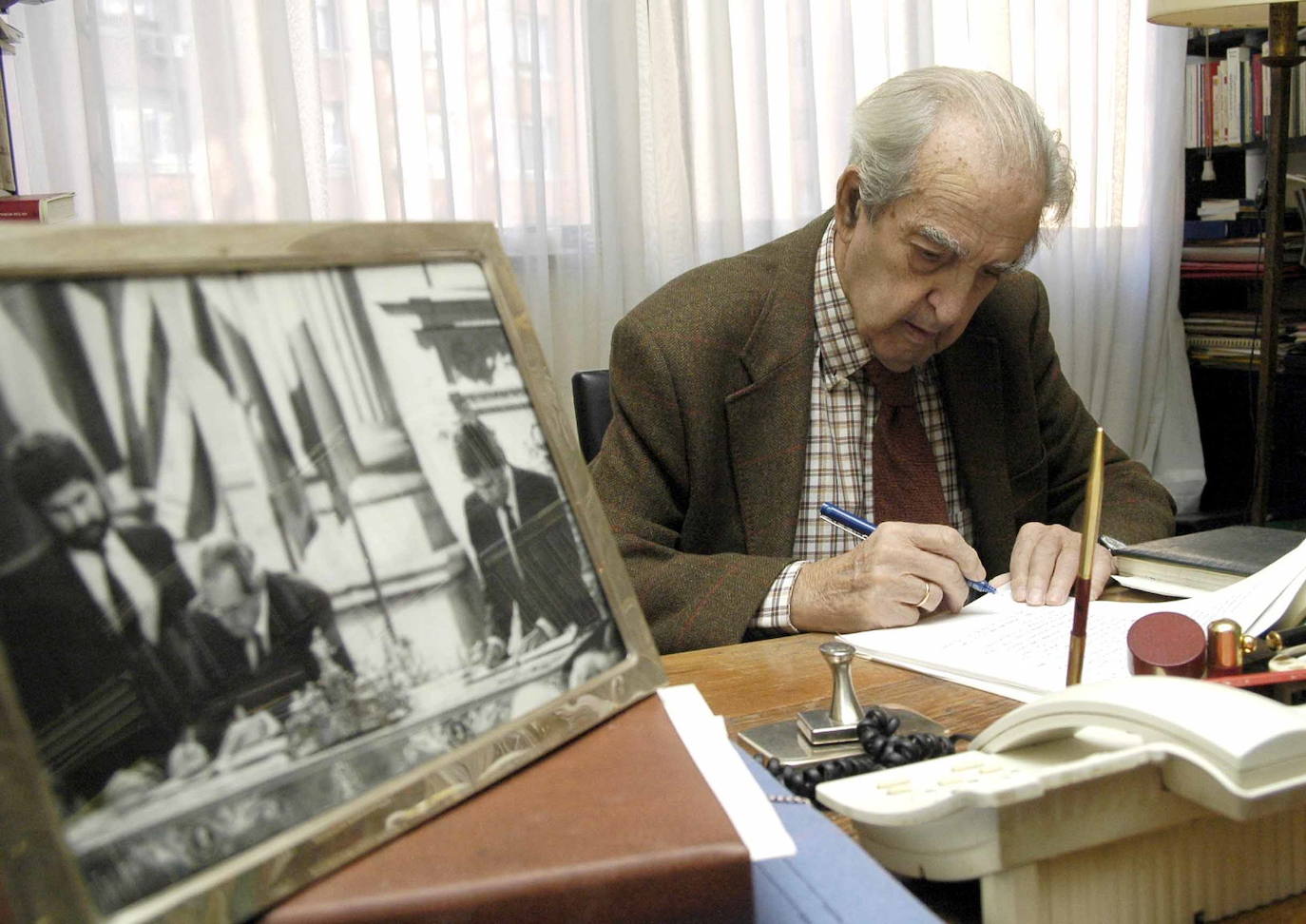 El avilesino Fernando Morán, ministro de Asuntos Exteriores entre los años 1982 y 1985, ha muerto a los 93 años en Madrid.