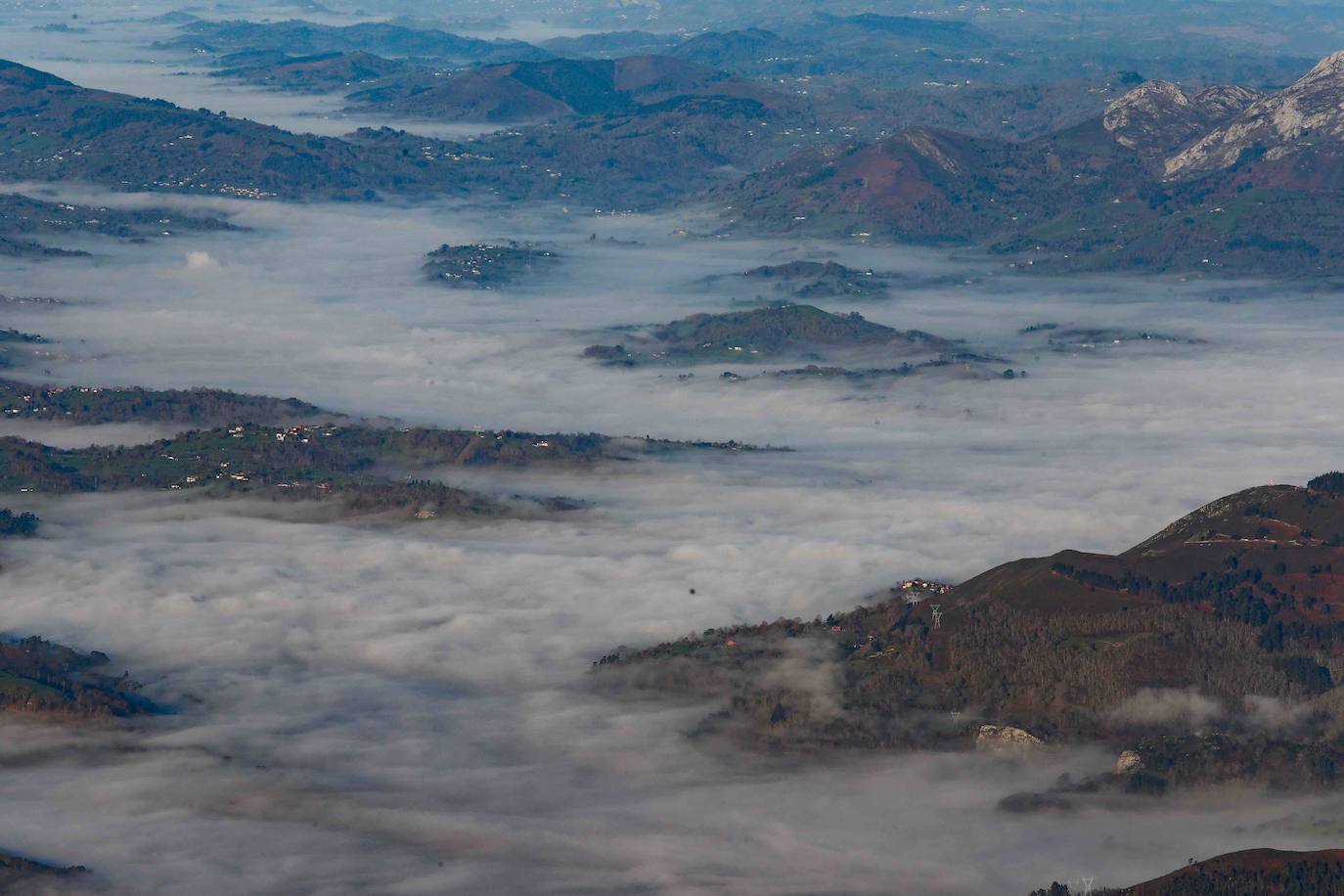 La 'Travesía en globo Picos de Europa 2020' dejó imágenes espectaculares. Tomaron parte una decena de participantes, procedentes de distintos puntos de España.