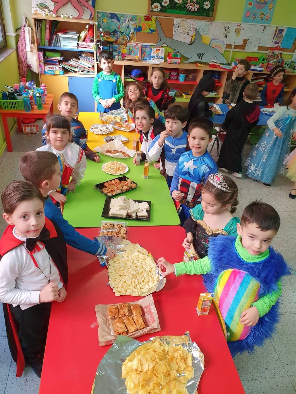 Algunos centros como los de infantil de San Eutiquio, El Bibio, Gloria Fuertes, Jovellanos, Severo Ochoa o San Vicente de Paúl hicieron que los más pequeños disfrutaran de una jornada especial