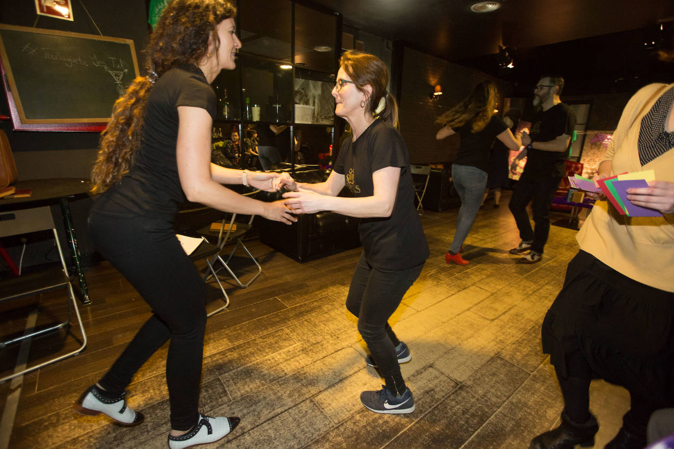Las comadres prenden el antroxu en Avilés