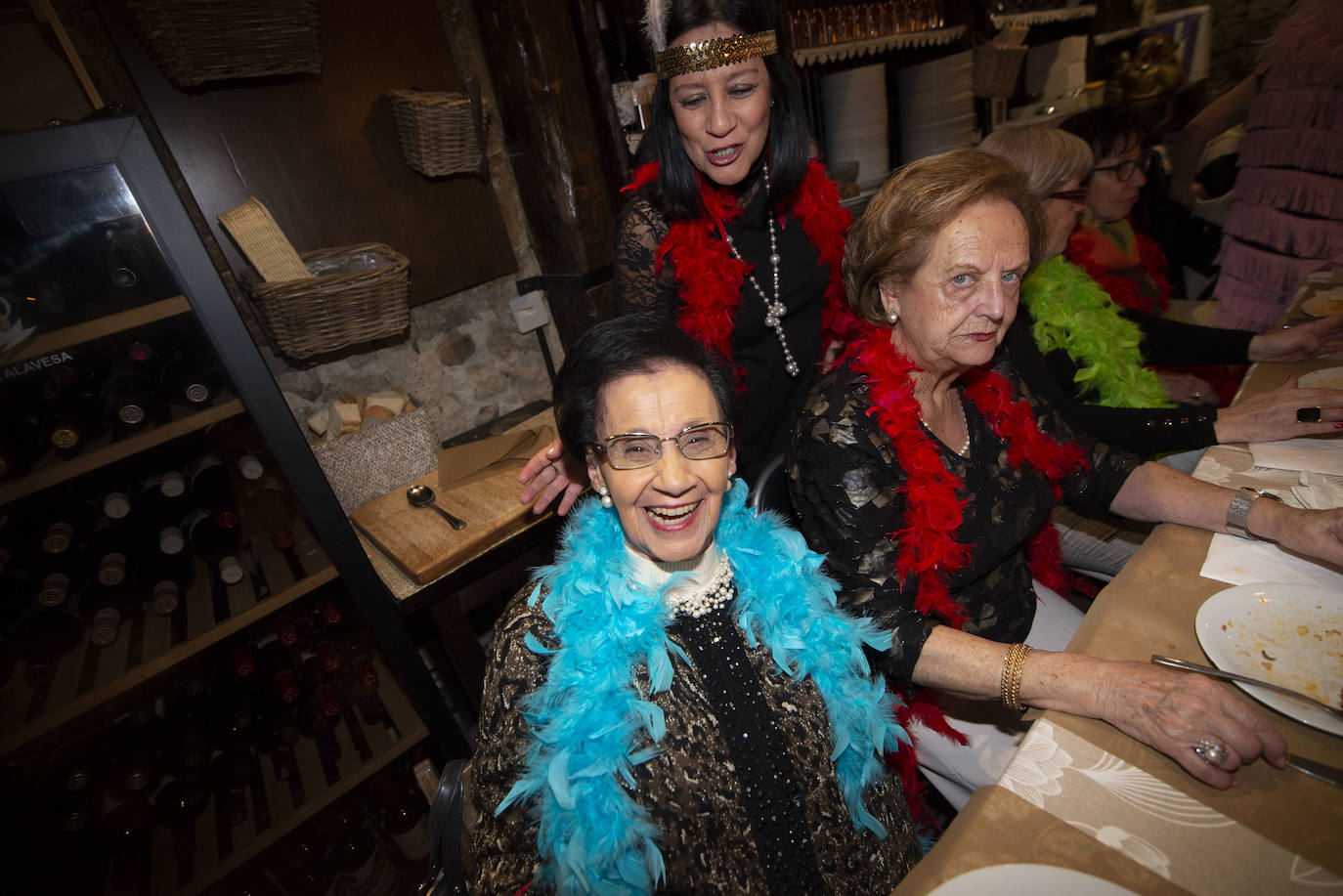 Las comadres prenden el antroxu en Avilés