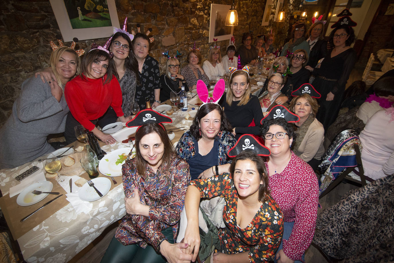 Las comadres prenden el antroxu en Avilés