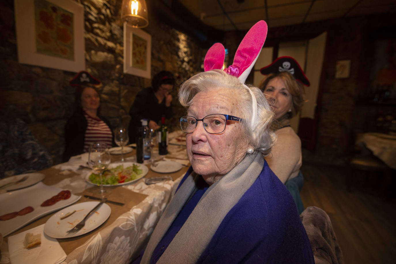 Las comadres prenden el antroxu en Avilés