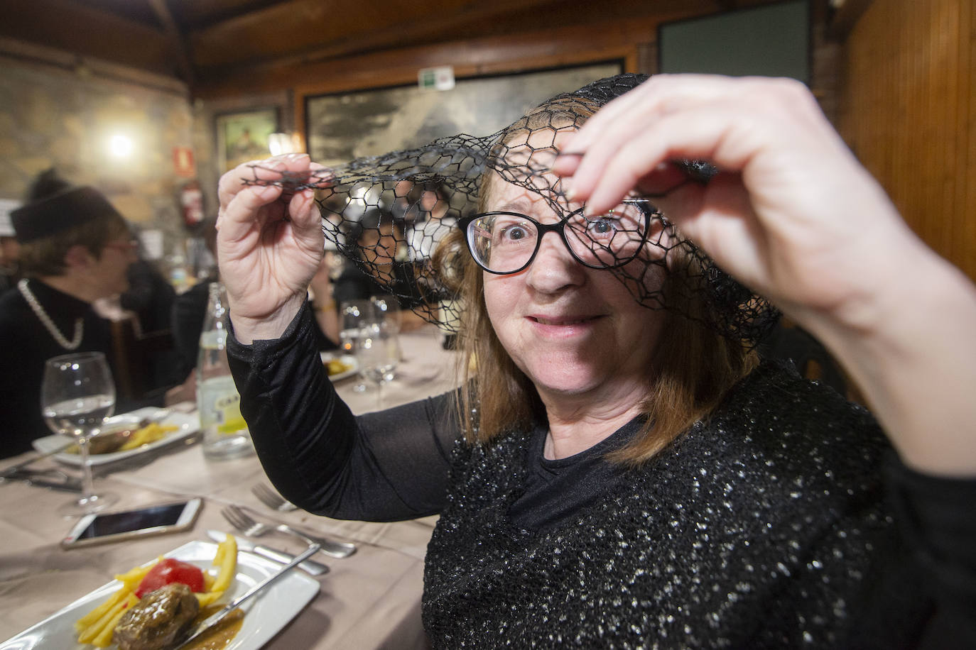 Las comadres prenden el antroxu en Avilés