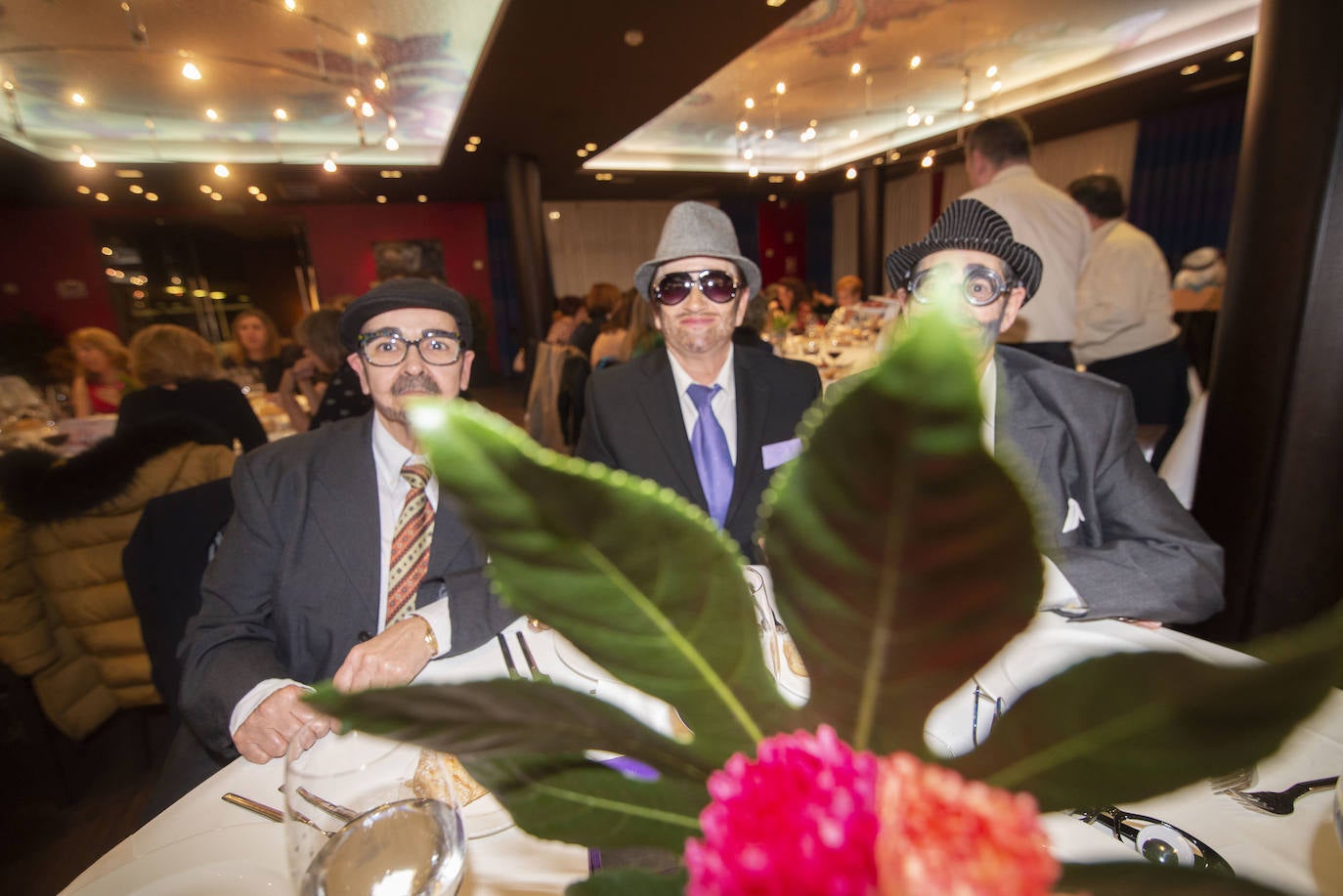 Las comadres prenden el antroxu en Avilés