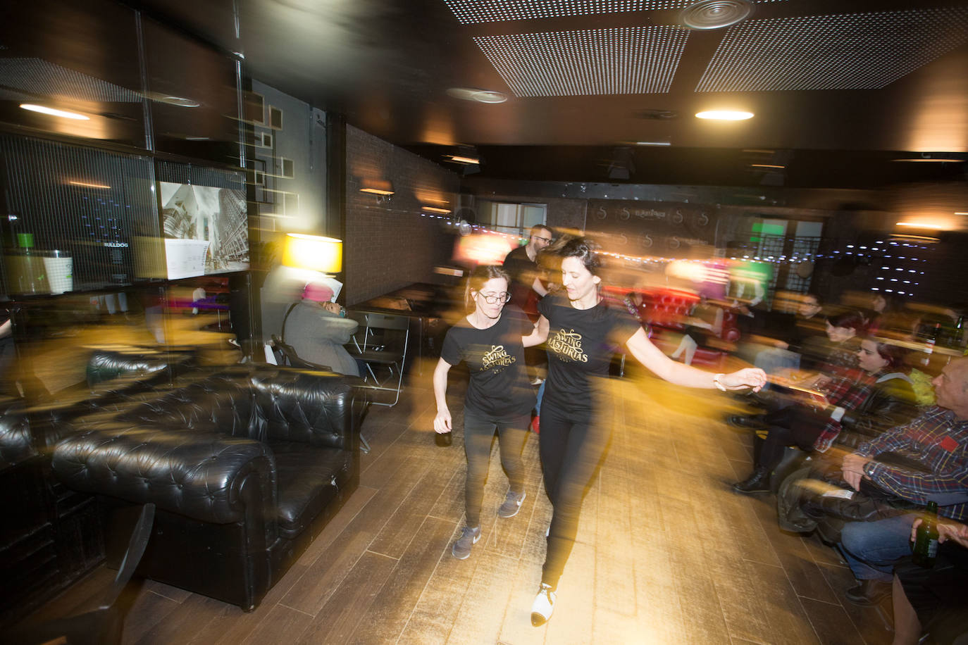 Las comadres prenden el antroxu en Avilés