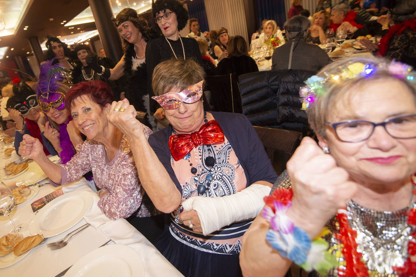 Las comadres prenden el antroxu en Avilés