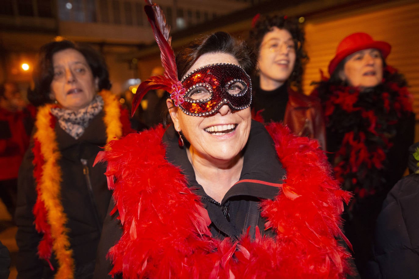 Las comadres prenden el antroxu en Avilés