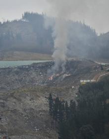 Imagen secundaria 2 - Se reaviva el fuego en el vertedero de Zaldibar