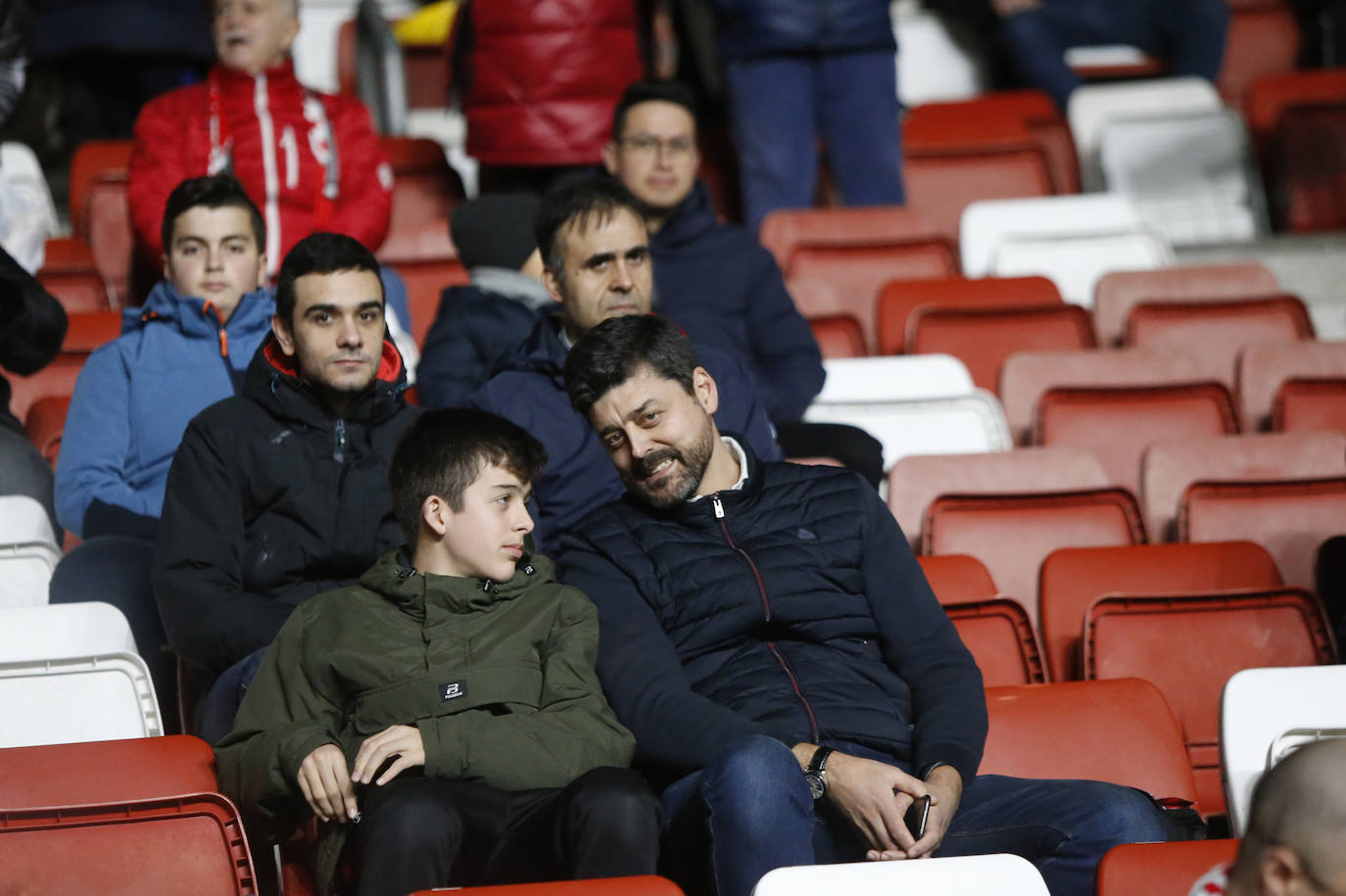 Fotos: ¿Estuviste en el Sporting - Cádiz? ¡Búscate!