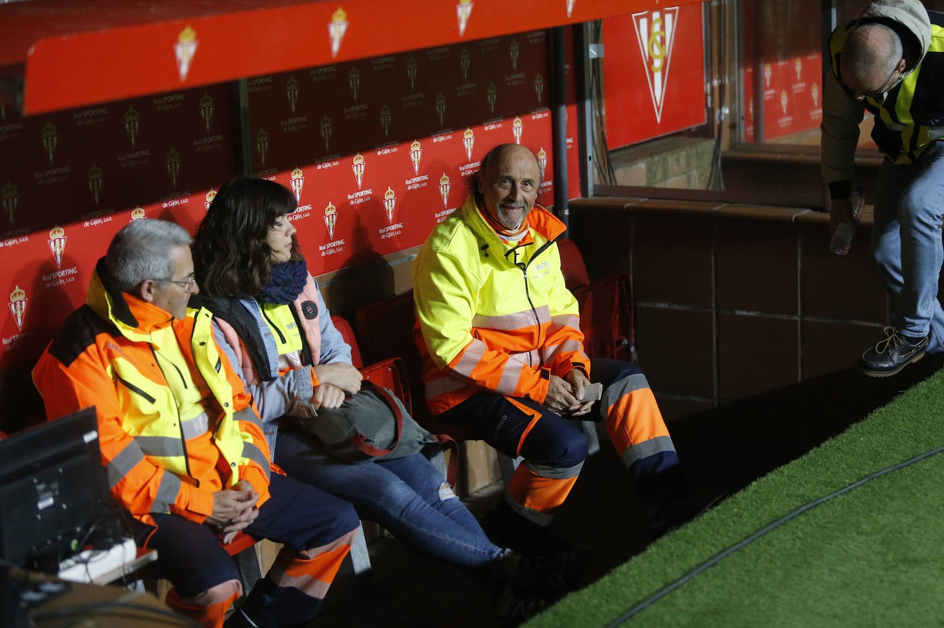 Fotos: ¿Estuviste en el Sporting - Cádiz? ¡Búscate!