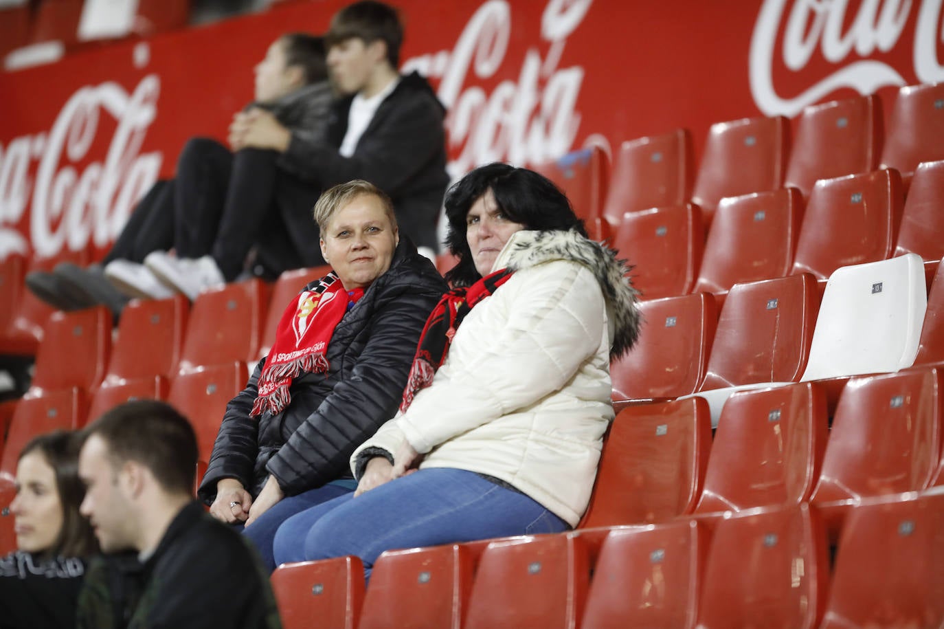 Fotos: ¿Estuviste en el Sporting - Cádiz? ¡Búscate!