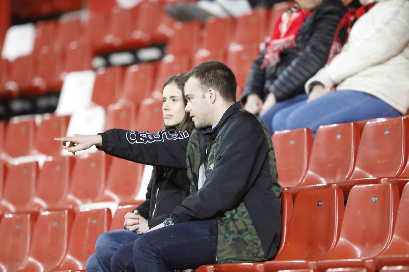 Fotos: ¿Estuviste en el Sporting - Cádiz? ¡Búscate!