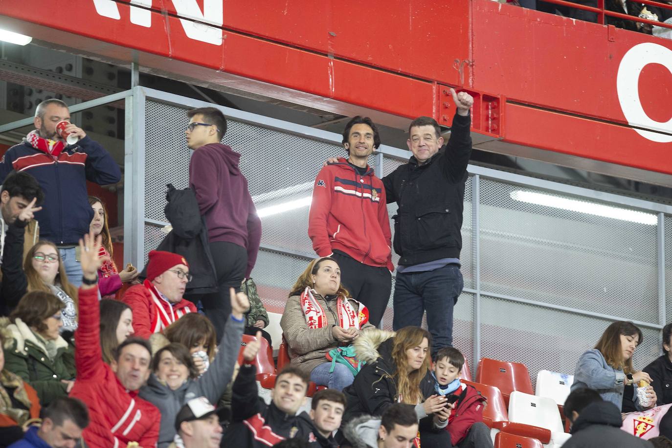 Fotos: ¿Estuviste en el Sporting - Cádiz? ¡Búscate!