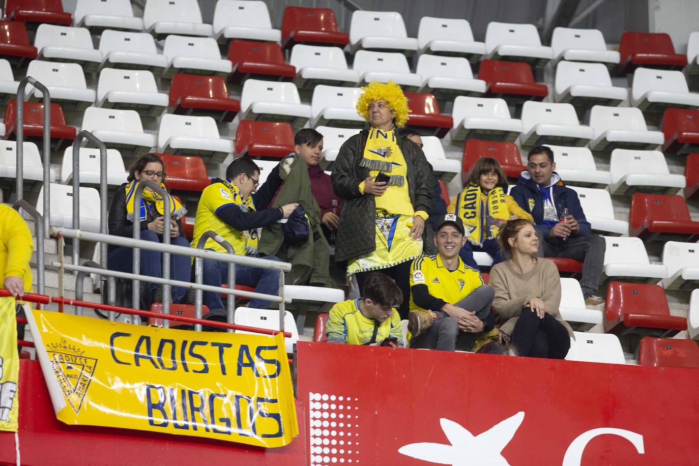 Fotos: ¿Estuviste en el Sporting - Cádiz? ¡Búscate!