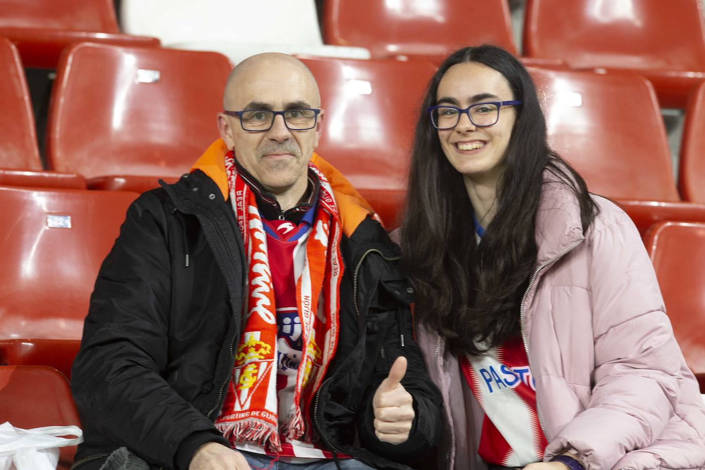 Fotos: ¿Estuviste en el Sporting - Cádiz? ¡Búscate!