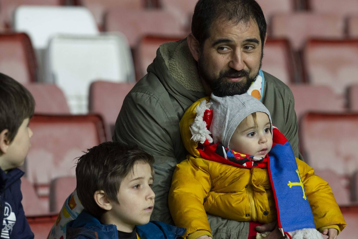 Fotos: ¿Estuviste en el Sporting - Cádiz? ¡Búscate!