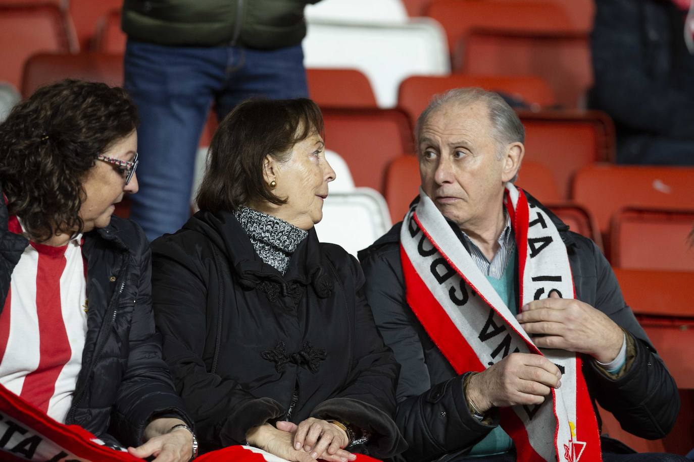 Fotos: ¿Estuviste en el Sporting - Cádiz? ¡Búscate!