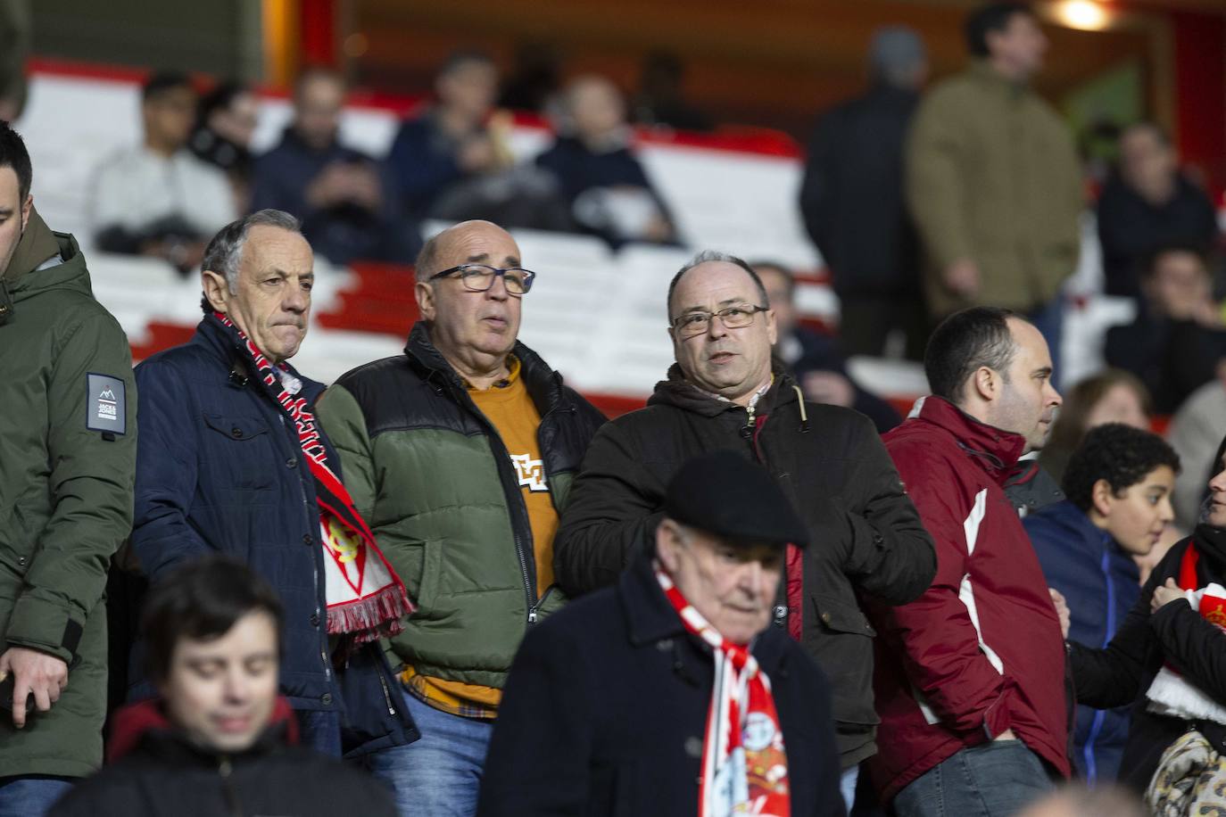 Fotos: ¿Estuviste en el Sporting - Cádiz? ¡Búscate!